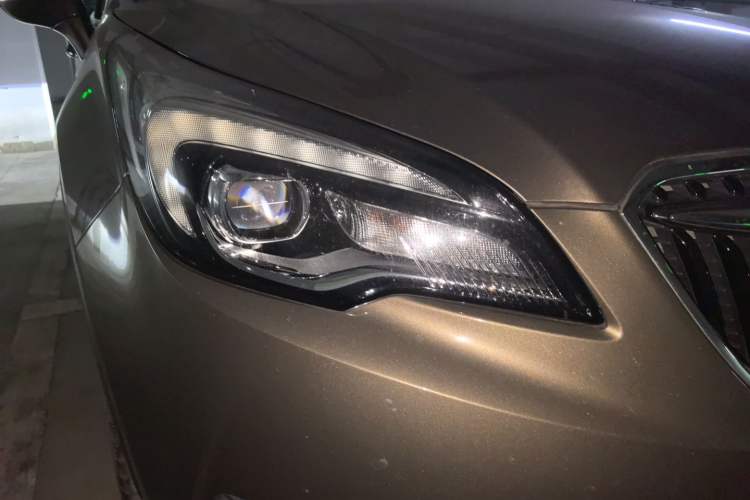 Used Buick Envision 2018 28T Four-Wheel Drive Elite Version Right Front Headlight