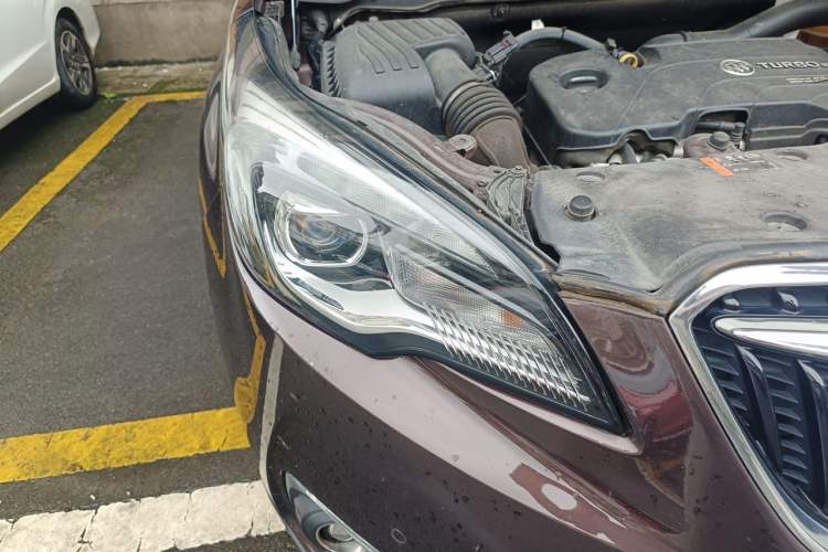 Used Buick Envision 2018 20T Two-Wheel Drive Luxury Model Right Front Headlight
