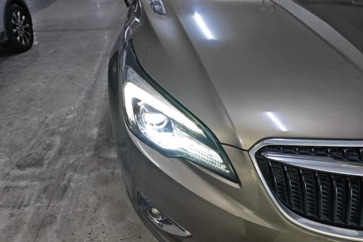 Used Buick Envision 2018 28T Four-Wheel Drive Elite Version Right Front Headlight