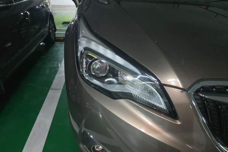 Used Buick Envision 2018 20T Two-Wheel-Drive Elite Model Right Front Headlight