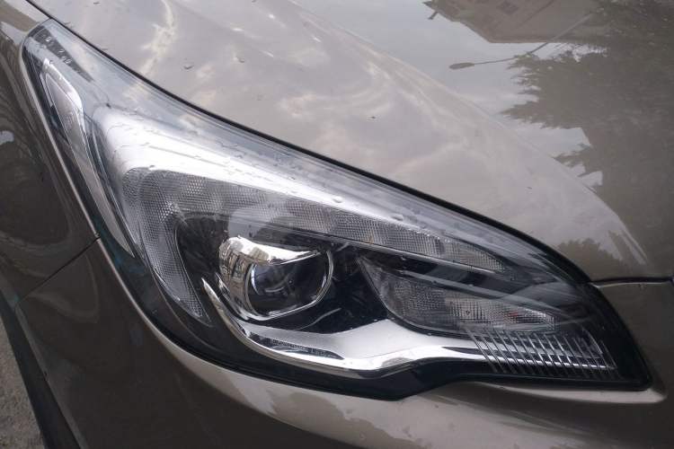 Used Buick Envision 2018 20T Two-Wheel Drive Luxury Model Right Front Headlight