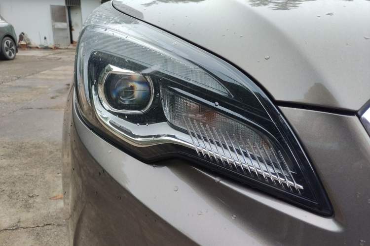 Used Buick Envision 2018 28T Four-Wheel Drive Luxury Model Right Front Headlight