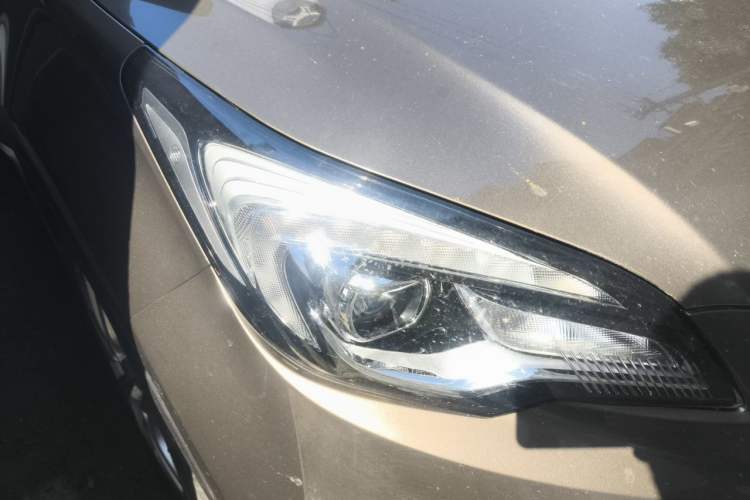 Used Buick Envision 2018 28T Four-Wheel Drive Luxury Model Right Front Headlight