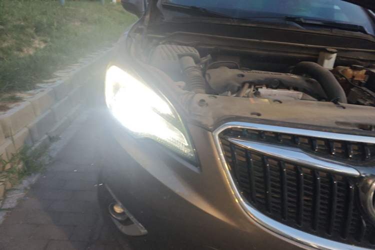 Used Buick Envision 2018 28T Four-Wheel Drive Elite Version Right Front Headlight
