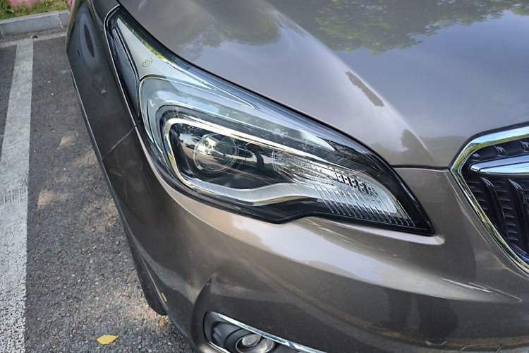 Used Buick Envision 2018 20T Two-Wheel-Drive Elite Model Right Front Headlight