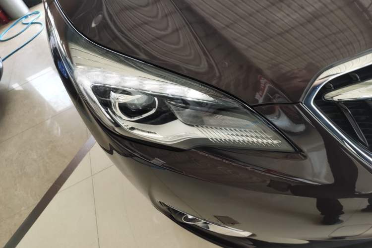 Used Buick Envision 2018 28T Four-Wheel Drive Elite Version Right Front Headlight