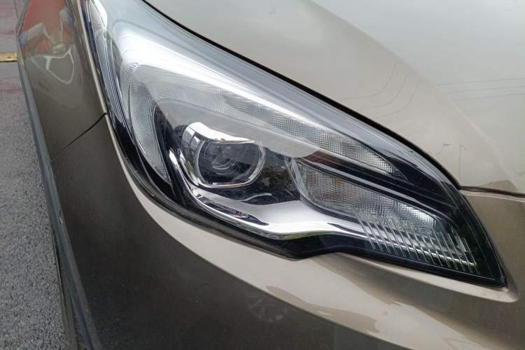Used Buick Envision 2018 20T Two-Wheel Drive Luxury Model Right Front Headlight