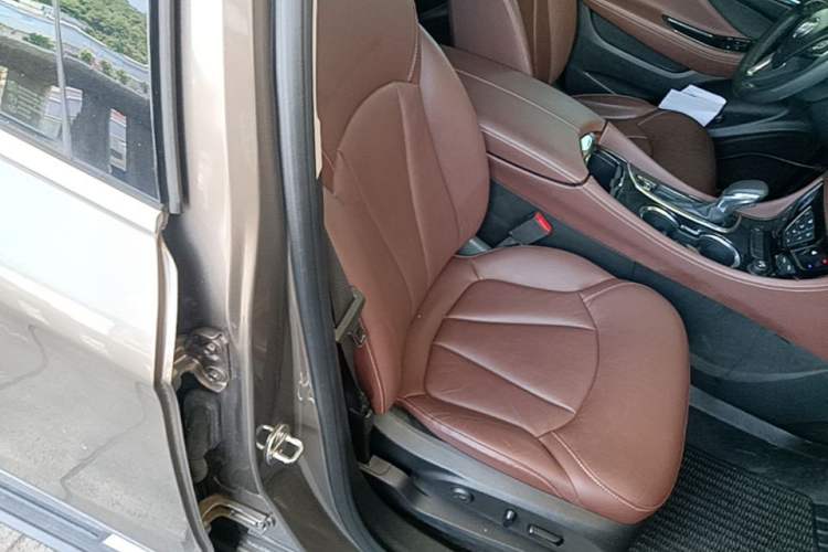 Used Buick Envision 2018 20T Two-Wheel Drive Luxury Model Right Front Seat