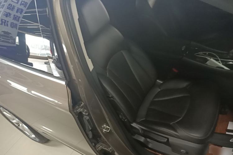 Used Buick Envision 2018 20T Two-Wheel-Drive Elite Model Right Front Seat