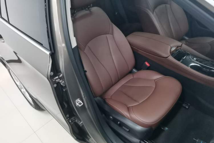 Used Buick Envision 2018 28T All-Wheel-Drive Versatile Sports Flagship Model Right Front Seat