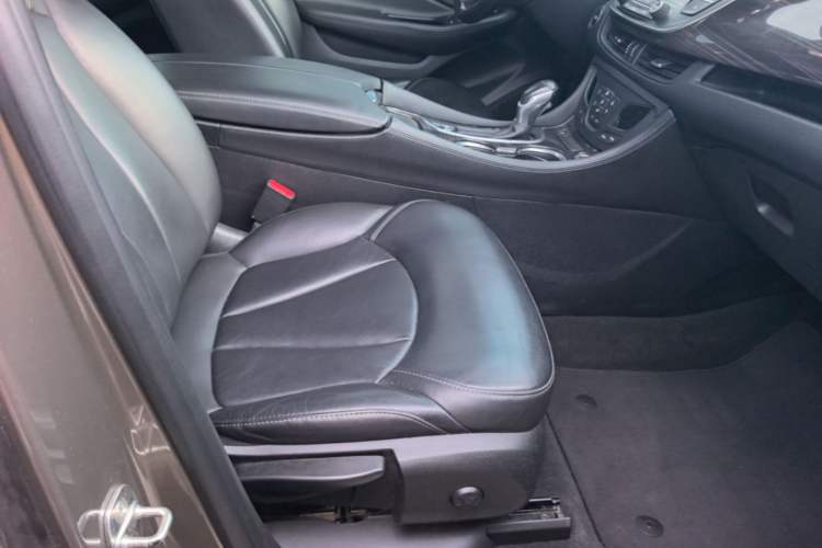 Used Buick Envision 2018 20T Two-Wheel-Drive Elite Model Right Front Seat