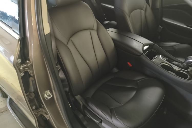 Used Buick Envision 2018 20T Two-Wheel-Drive Elite Model Right Front Seat