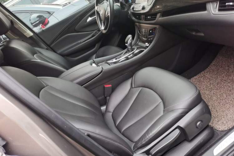 Used Buick Envision 2018 20T Two-Wheel-Drive Elite Model Right Front Seat