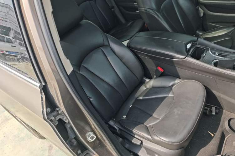 Used Buick Envision 2018 20T Two-Wheel-Drive Elite Model Right Front Seat
