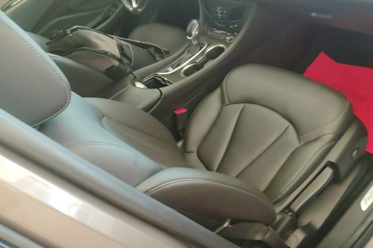 Used Buick Envision 2018 20T Two-Wheel-Drive Elite Model Right Front Seat