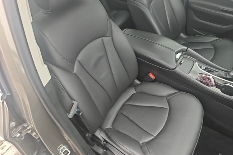 Used Buick Envision 2018 20T Two-Wheel-Drive Elite Model Right Front Seat