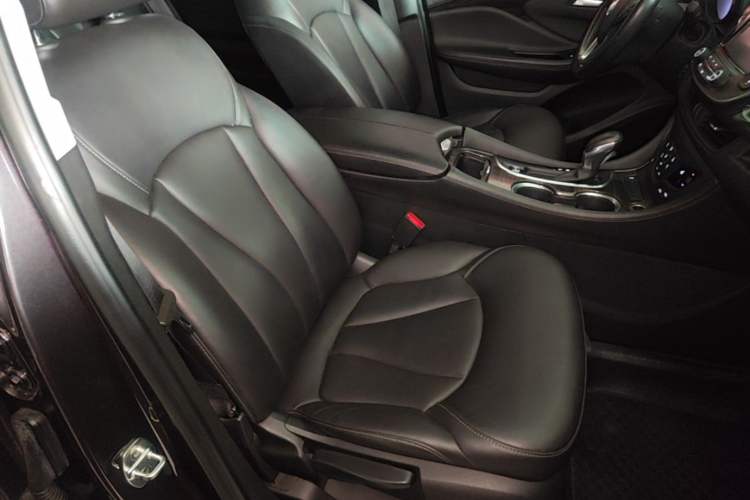 Used Buick Envision 2018 20T Two-Wheel-Drive Elite Model Right Front Seat