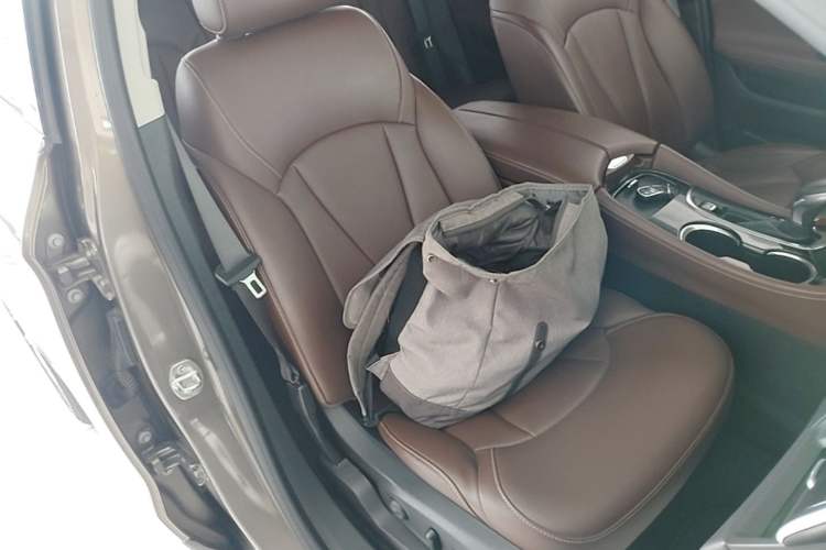 Used Buick Envision 2018 28T Four-Wheel Drive Luxury Model Right Front Seat