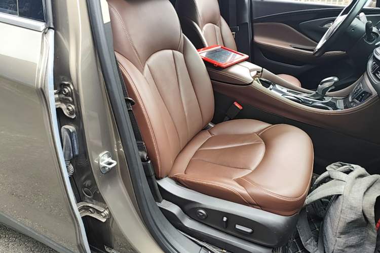 Used Buick Envision 2018 20T Two-Wheel Drive Luxury Model Right Front Seat