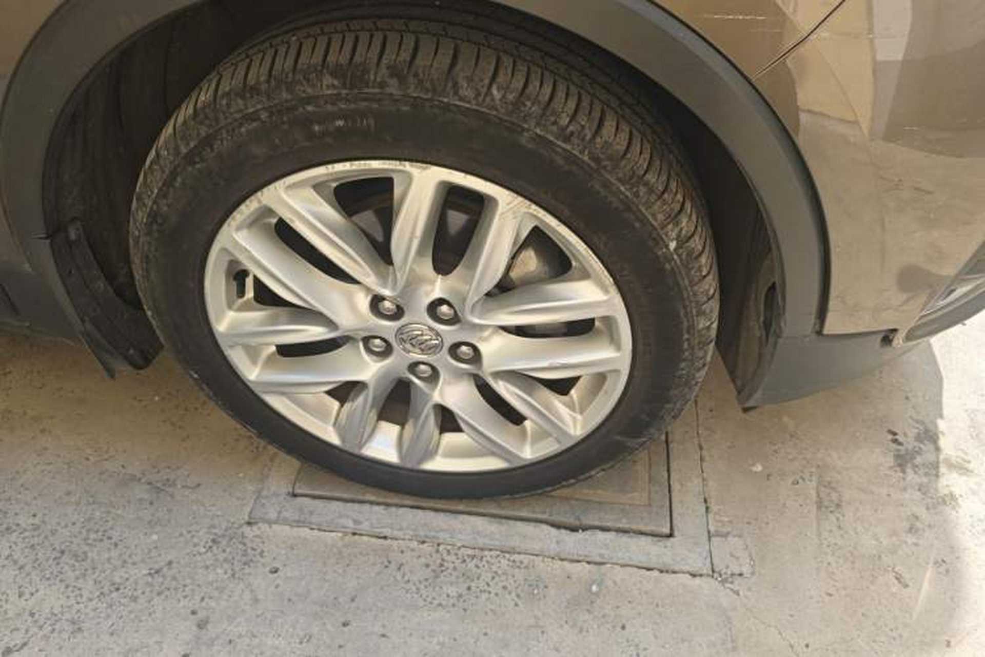 Used Buick Envision 2018 28T Four-Wheel Drive Elite Version Right Front Wheel Hub