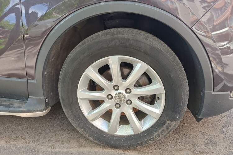 Used Buick Envision 2018 20T Two-Wheel-Drive Elite Model Right Front Wheel Hub