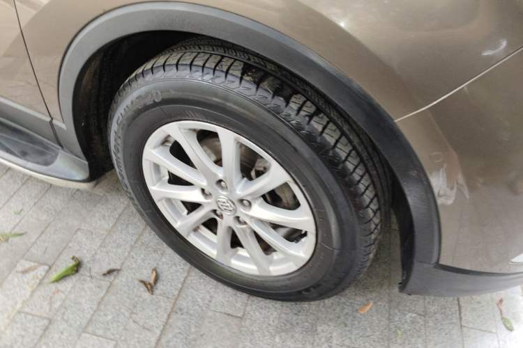Used Buick Envision 2018 20T Two-Wheel Drive Luxury Model Right Front Wheel Hub