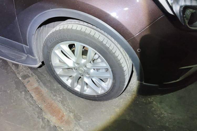 Used Buick Envision 2018 28T Four-Wheel Drive Luxury Model Right Front Wheel Hub