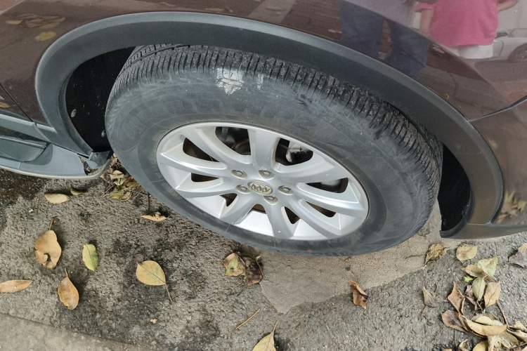 Used Buick Envision 2018 20T Two-Wheel-Drive Elite Model Right Front Wheel Hub