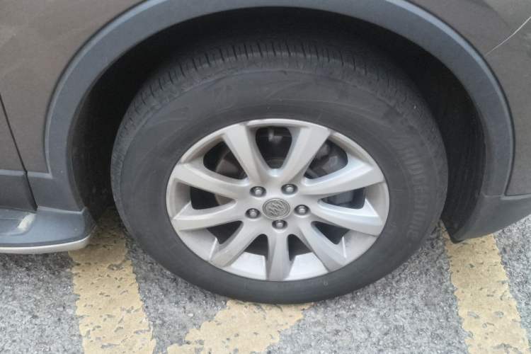 Used Buick Envision 2018 20T Two-Wheel-Drive Elite Model Right Front Wheel Hub