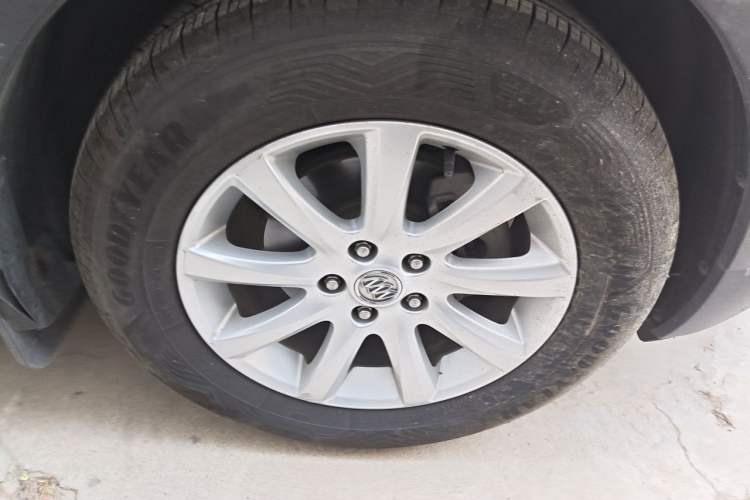 Used Buick Envision 2018 20T Two-Wheel-Drive Elite Model Right Front Wheel Hub