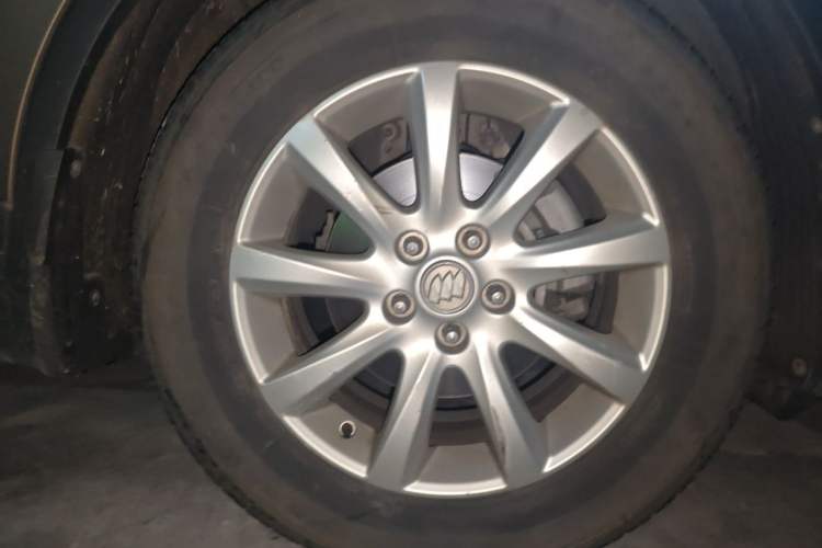 Used Buick Envision 2018 20T Two-Wheel Drive Luxury Model Right Front Wheel Hub