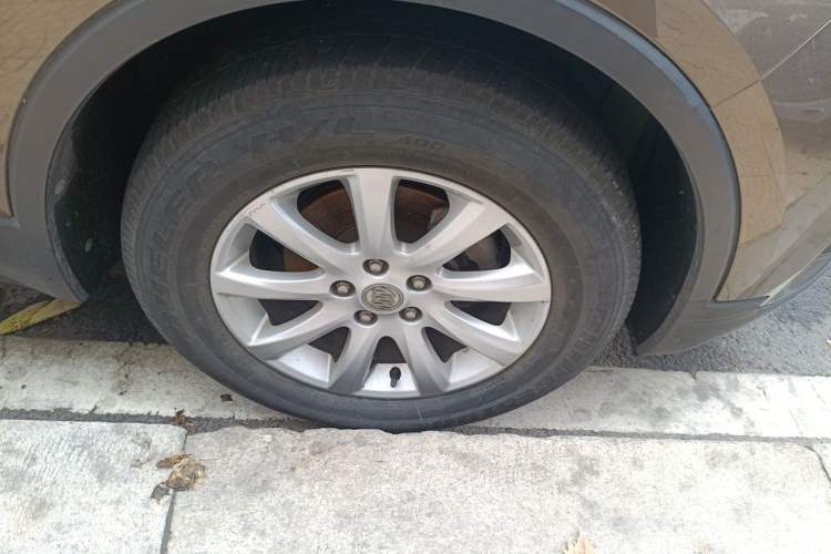 Used Buick Envision 2018 20T Two-Wheel-Drive Elite Model Right Front Wheel Hub