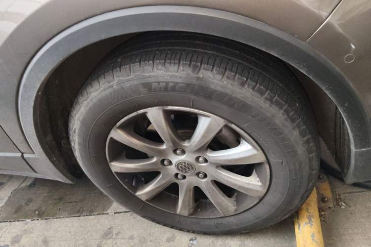Used Buick Envision 2018 20T Two-Wheel Drive Luxury Model Right Front Wheel Hub