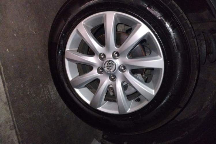 Used Buick Envision 2018 20T Two-Wheel-Drive Elite Model Right Front Wheel Hub