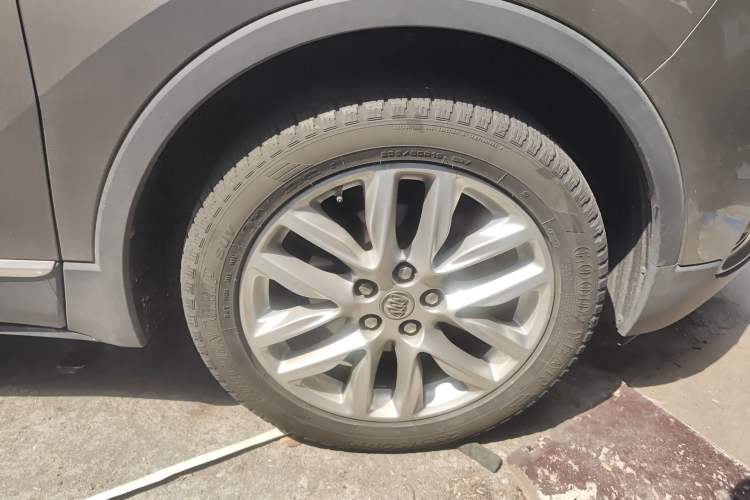 Used Buick Envision 2018 28T Four-Wheel Drive Elite Version Right Front Wheel Hub