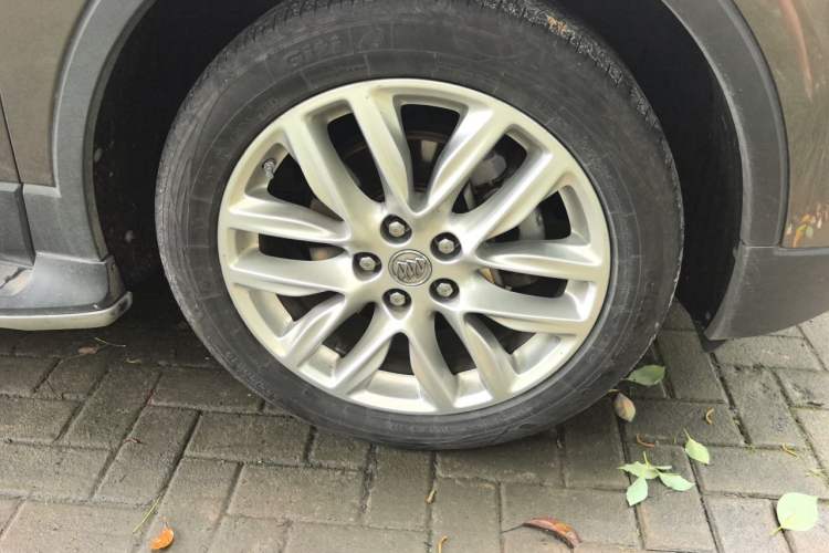 Used Buick Envision 2018 28T Four-Wheel Drive Elite Version Right Front Wheel Hub