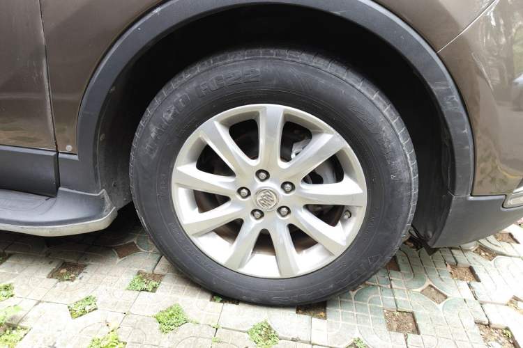 Used Buick Envision 2018 20T Two-Wheel-Drive Elite Model Right Front Wheel Hub