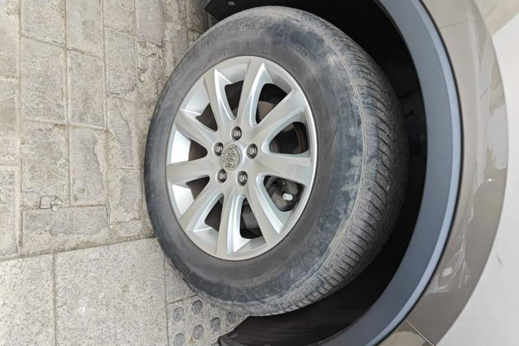 Used Buick Envision 2018 20T Two-Wheel-Drive Elite Model Right Front Wheel Hub