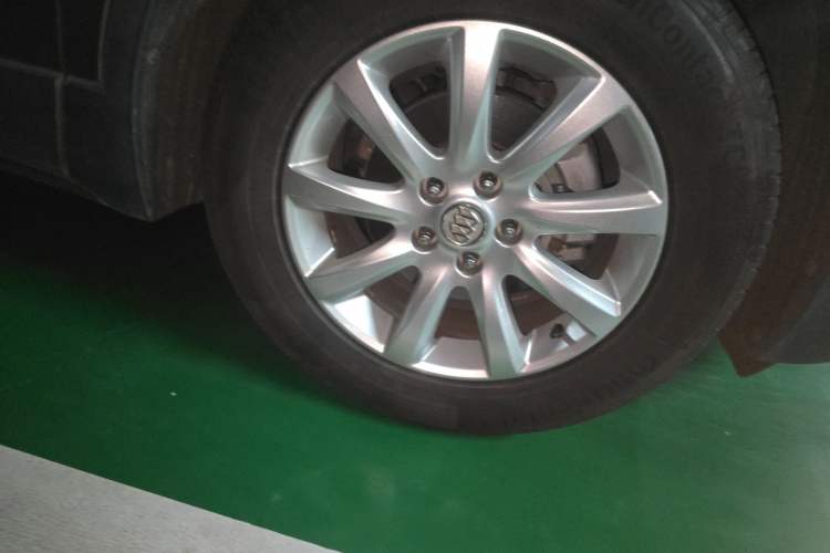Used Buick Envision 2018 20T Two-Wheel-Drive Elite Model Right Front Wheel Hub