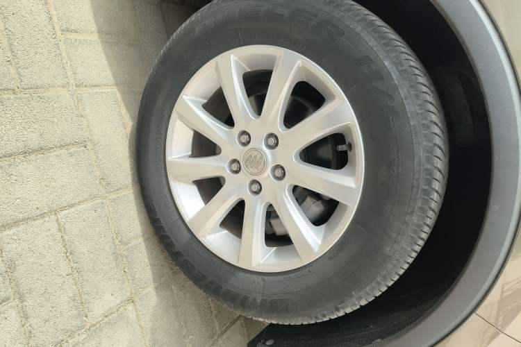 Used Buick Envision 2018 20T Two-Wheel Drive Luxury Model Right Front Wheel Hub