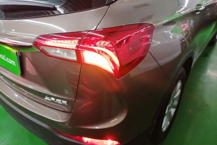 Used Buick Envision 2018 20T Two-Wheel-Drive Elite Model Right Rear Taillight