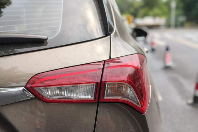 Used Buick Envision 2018 28T Four-Wheel Drive Elite Version Right Rear Taillight