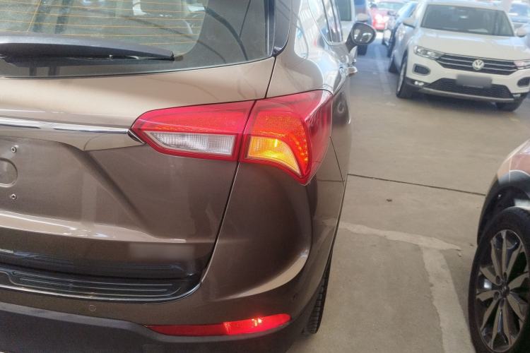 Used Buick Envision 2018 28T Four-Wheel Drive Elite Version Right Rear Taillight