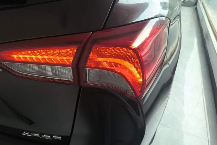 Used Buick Envision 2018 28T Four-Wheel Drive Elite Version Right Rear Taillight