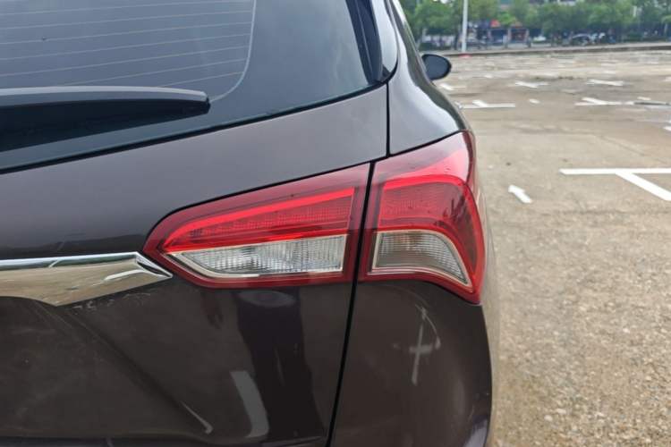Used Buick Envision 2018 20T Two-Wheel Drive Luxury Model Right Rear Taillight