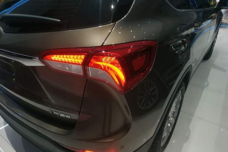 Used Buick Envision 2018 28T Four-Wheel Drive Elite Version Right Rear Taillight