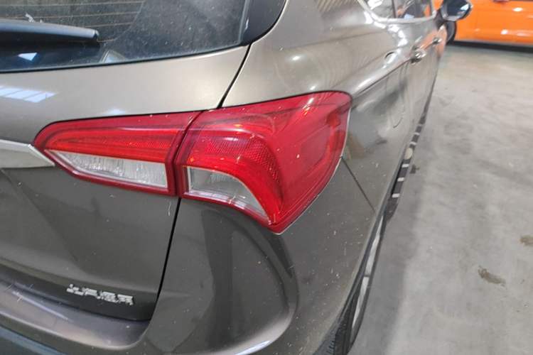 Used Buick Envision 2018 20T Two-Wheel Drive Luxury Model Right Rear Taillight
