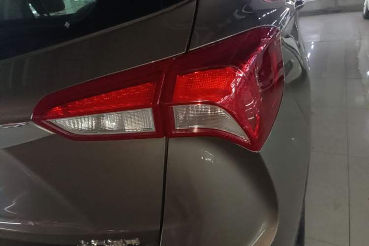 Used Buick Envision 2018 28T Four-Wheel Drive Elite Version Right Rear Taillight