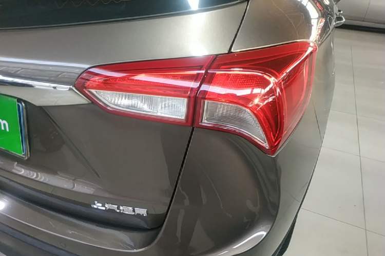 Used Buick Envision 2018 20T Two-Wheel Drive Luxury Model Right Rear Taillight