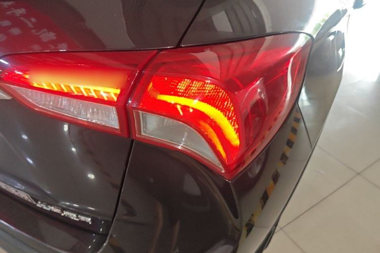 Used Buick Envision 2018 20T Two-Wheel-Drive Elite Model Right Rear Taillight